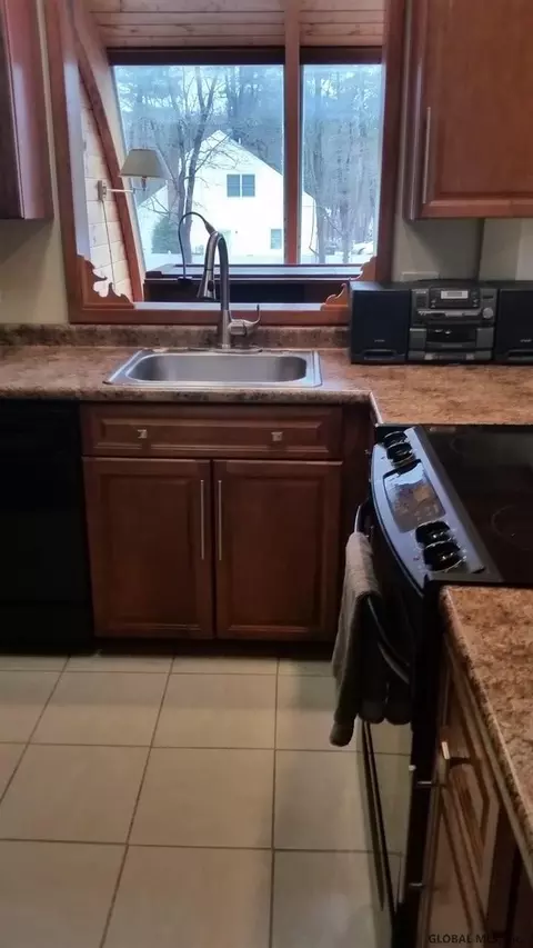3536 E Lydius St, Schenectady, NY 12303 photo 7
