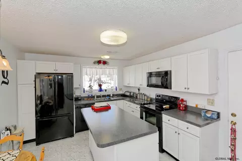51 Constitution Ct, Glenmont, NY 12077 photo 13