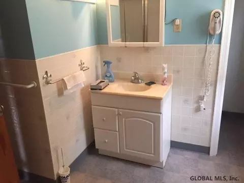 2426 Albany St, Schenectady, NY 12304 photo 9