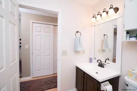 5 Wembly Ct, Delmar, NY 12054 photo 7