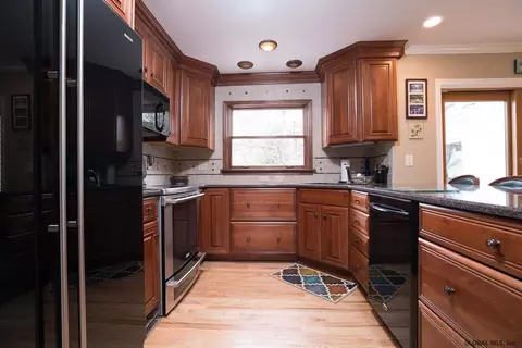 5 Wembly Ct, Delmar, NY 12054 photo 9