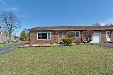 17 Olympian Dr, Slingerlands, NY 12159 photo 1