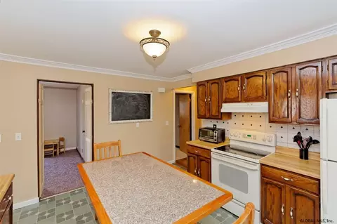 17 Olympian Dr, Slingerlands, NY 12159 photo 9