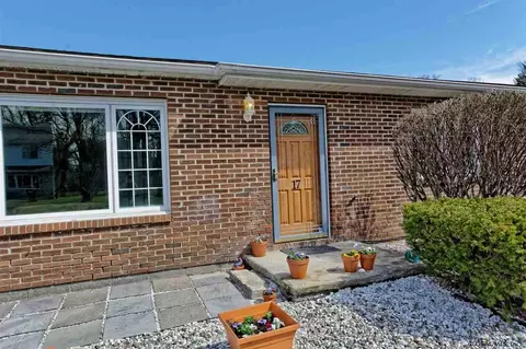 17 Olympian Dr, Slingerlands, NY 12159 photo 2