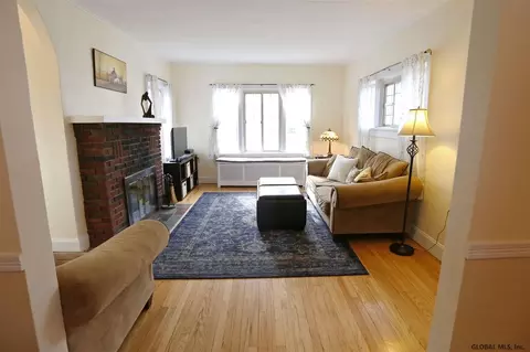 219 Eastholm Rd, Schenectady, NY 12304 photo 4
