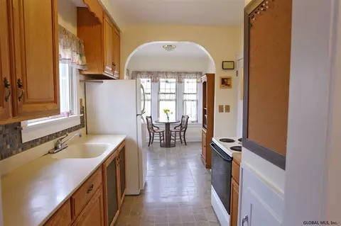 219 Eastholm Rd, Schenectady, NY 12304 photo 9