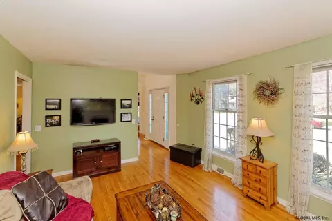 264 Schodack Dr, Schodack, NY 12033 photo 11