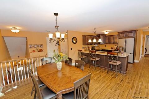 176 Paddock Cir, Schenectady, NY 12306 photo 5