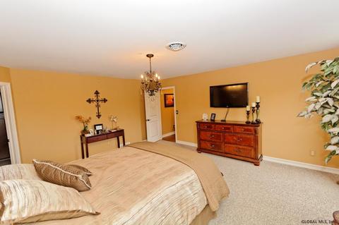 176 Paddock Cir, Schenectady, NY 12306 photo 16