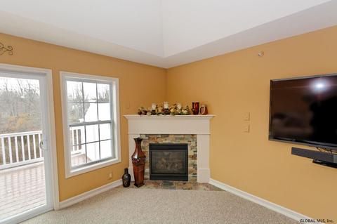 176 Paddock Cir, Schenectady, NY 12306 photo 13