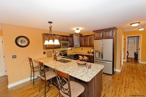 176 Paddock Cir, Schenectady, NY 12306 photo 8