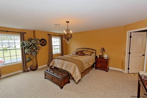 176 Paddock Cir, Schenectady, NY 12306 photo 15