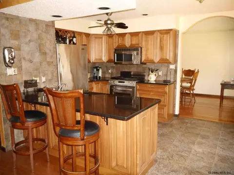 4 Carlyle Ct, Ballston Lake, NY 12019 photo 5