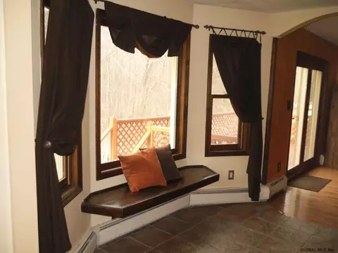 4 Carlyle Ct, Ballston Lake, NY 12019 photo 6