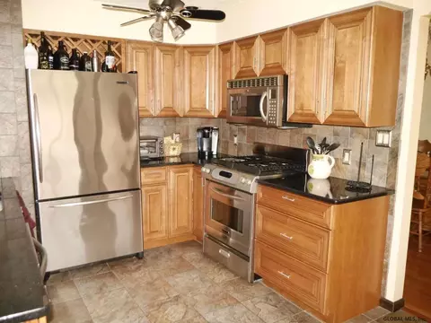 4 Carlyle Ct, Ballston Lake, NY 12019 photo 4