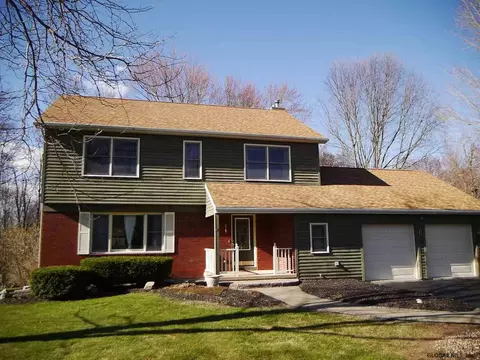4 Carlyle Ct, Ballston Lake, NY 12019 photo 1