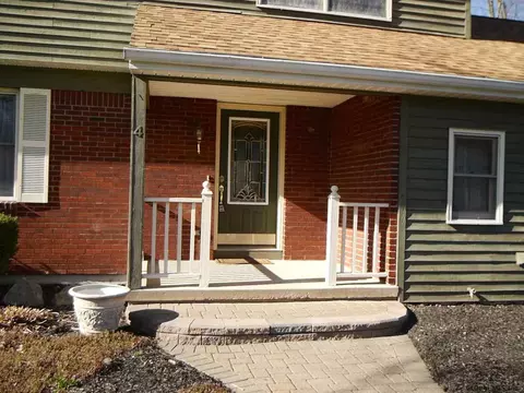 4 Carlyle Ct, Ballston Lake, NY 12019 photo 3