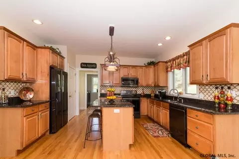 12 Little Dr, Malta, NY 12020 photo 8