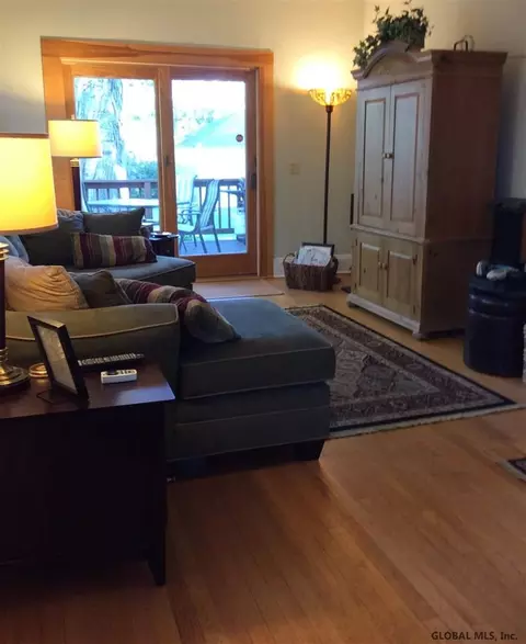 729 Decamp Ave, Schenectady, NY 12309 photo 4
