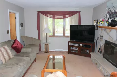 20 Mullen Dr, Schenectady, NY 12306 photo 6