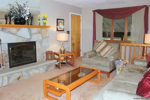 20 Mullen Dr, Schenectady, NY 12306 photo 5