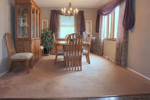 20 Mullen Dr, Schenectady, NY 12306 photo 2
