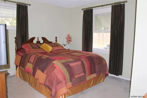 20 Mullen Dr, Schenectady, NY 12306 photo 9