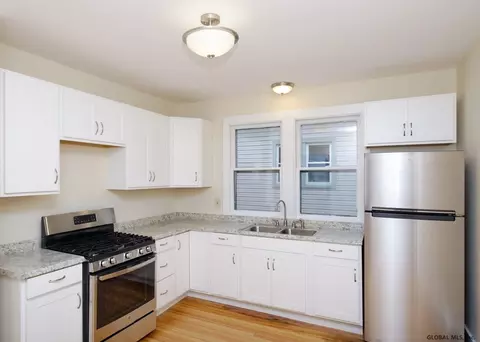 1083 Garner Ave, Schenectady, NY 12309 photo 4