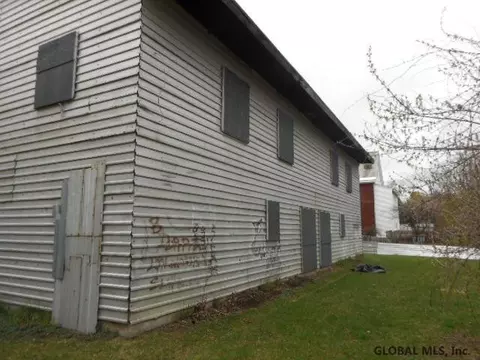 730 Bailey St, Schenectady, NY 12305 photo 4