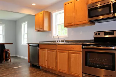 79 Linda Ln, Schenectady, NY 12304 photo 5