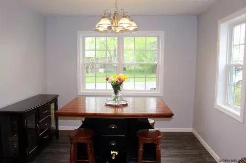 79 Linda Ln, Schenectady, NY 12304 photo 7