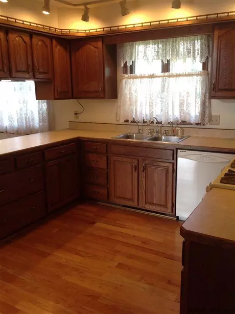 100 Harris Rd, Waterford, NY 12188 photo 4