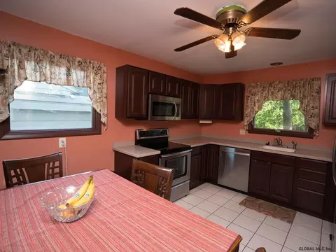 2934 Windermere Rd, Schenectady, NY 12304 photo 3