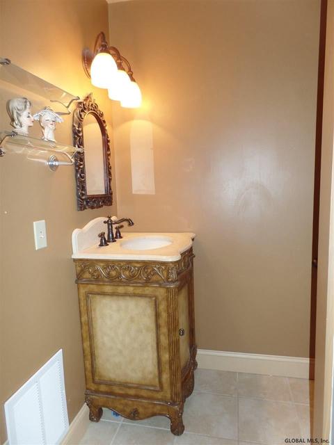 727 Hampton Ave, Schenectady, NY 12309 photo 17