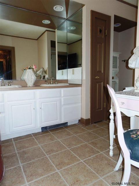 727 Hampton Ave, Schenectady, NY 12309 photo 18