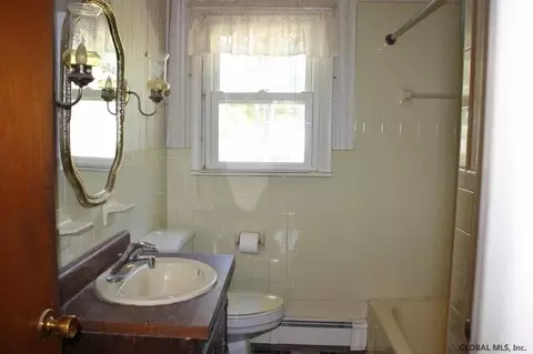 56 Hite Ct, Schenectady, NY 12303 photo 6