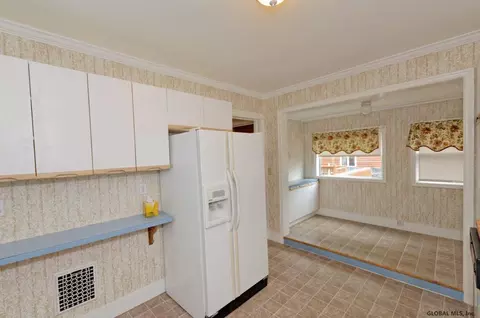 34 Willow Ave, Schenectady, NY 12304 photo 5