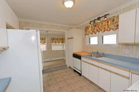 34 Willow Ave, Schenectady, NY 12304 photo 6