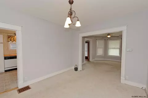 34 Willow Ave, Schenectady, NY 12304 photo 15