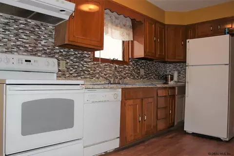 929 Harrison Ave, Schenectady, NY 12306 photo 4