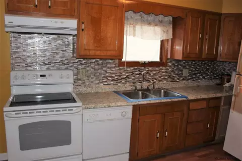 929 Harrison Ave, Schenectady, NY 12306 photo 12