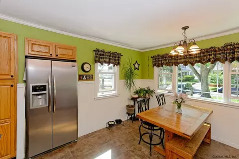 58 Eastholm Rd, Schenectady, NY 12304 photo 4