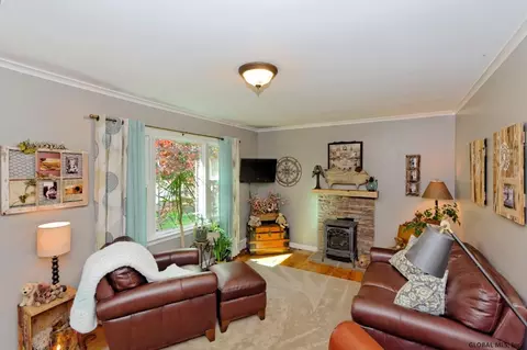 58 Eastholm Rd, Schenectady, NY 12304 photo 8