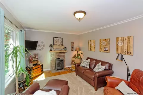 58 Eastholm Rd, Schenectady, NY 12304 photo 7