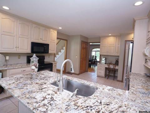113 Saddlebrook La, Schenectady, NY 12302 photo 6