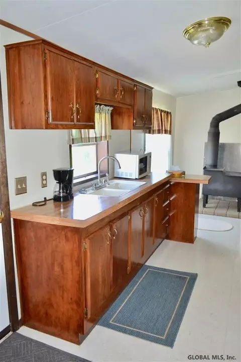 493 Flat Creek Rd, Sprakers, NY 12166 photo 4