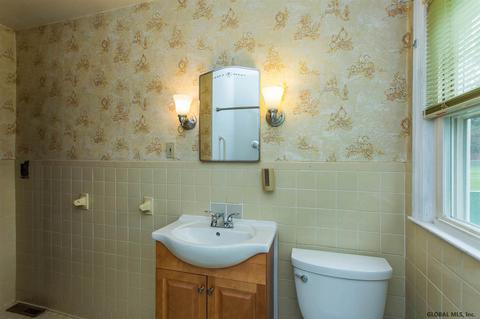 1029 Eugene Dr, Schenectady, NY 12303 photo 9