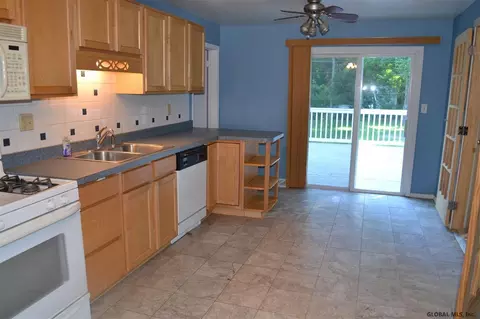 3045 E Lydius St, Schenectady, NY 12303 photo 5