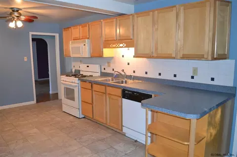 3045 E Lydius St, Schenectady, NY 12303 photo 4