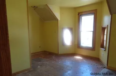 32 Catherine St, Schenectady, NY 12307 photo 8